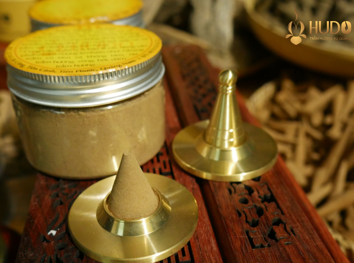 Bộ Dụng Cụ Đốt Bột Trầm Hương Sử Dụng Như Thế Nào